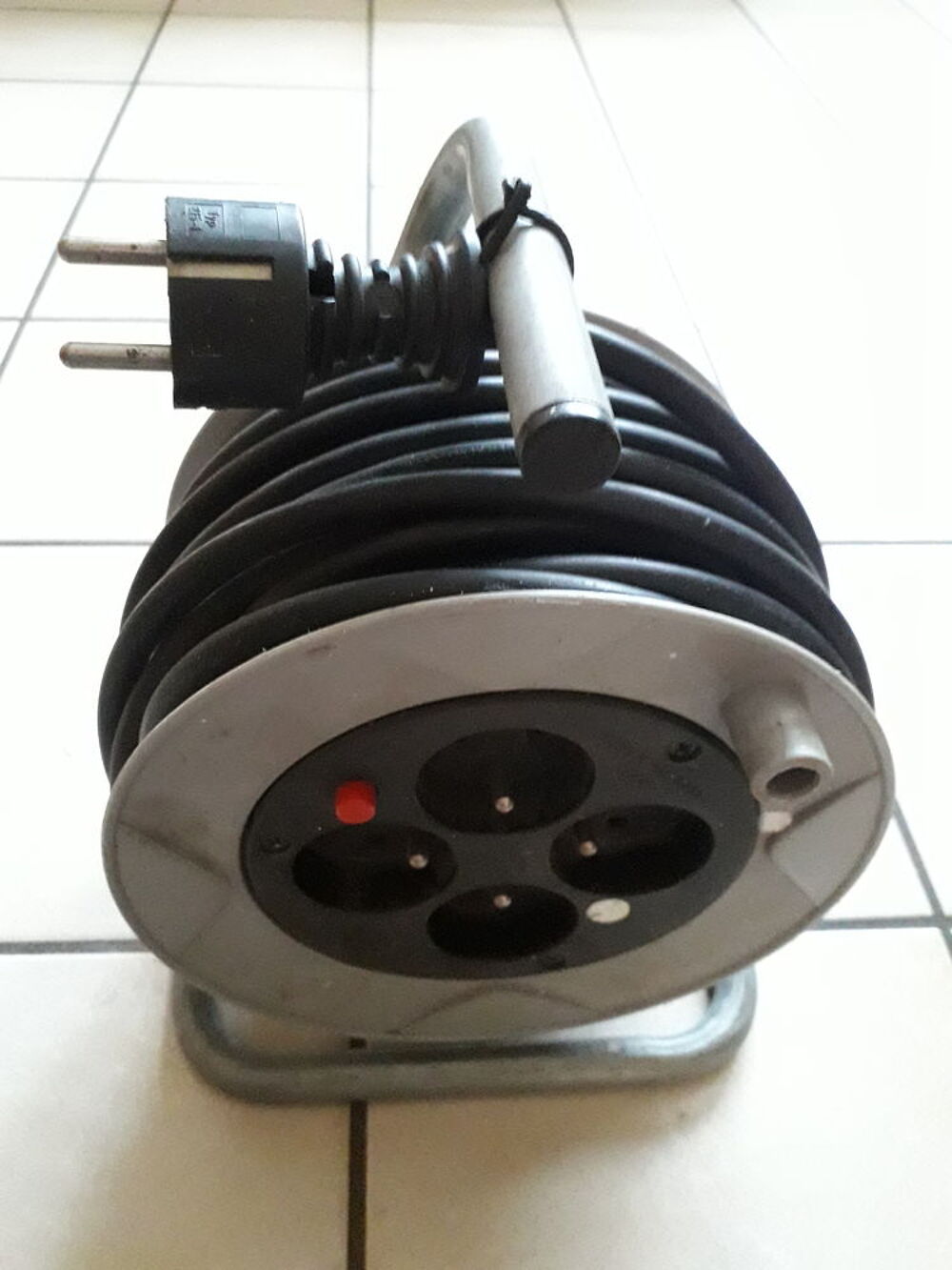 ENROULEUR ELECTRIQUE QASI NEUF. Bricolage