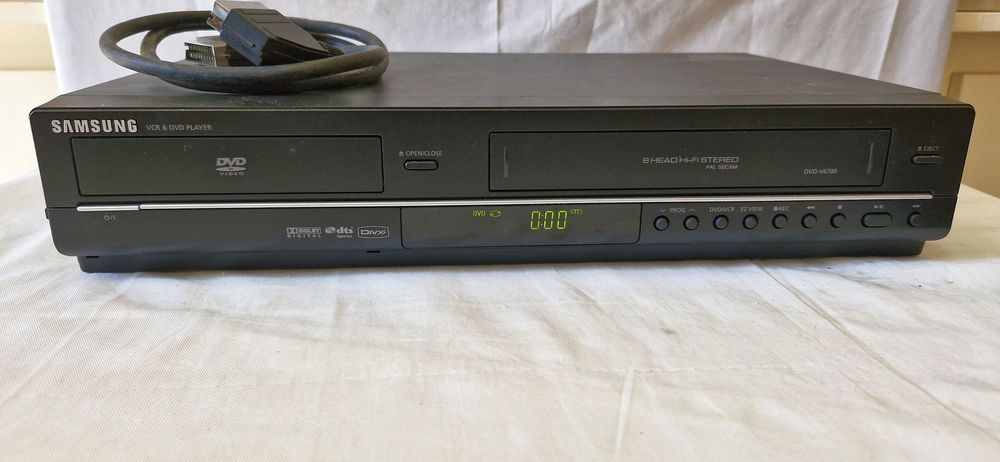 Combin&eacute; Samsung: magn&eacute;toscope et lecteur DVD/CD audio
Photos/Video/TV