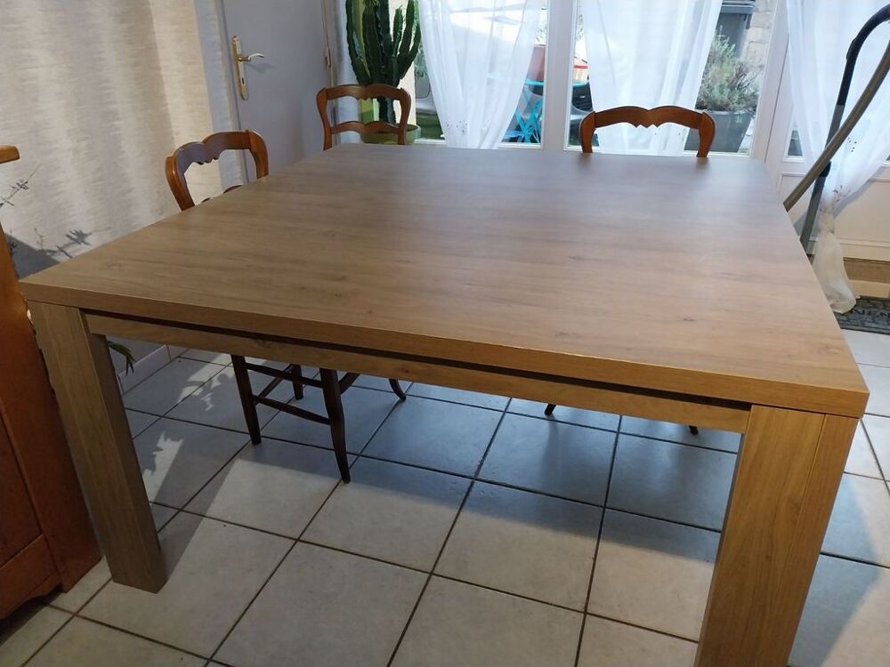 Table &agrave; manger en bois naturel Meubles