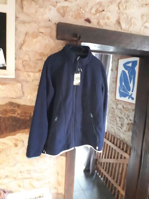  veste polaire de marque Bermudes bleu marine 30 Beauregard-et-Bassac (24)