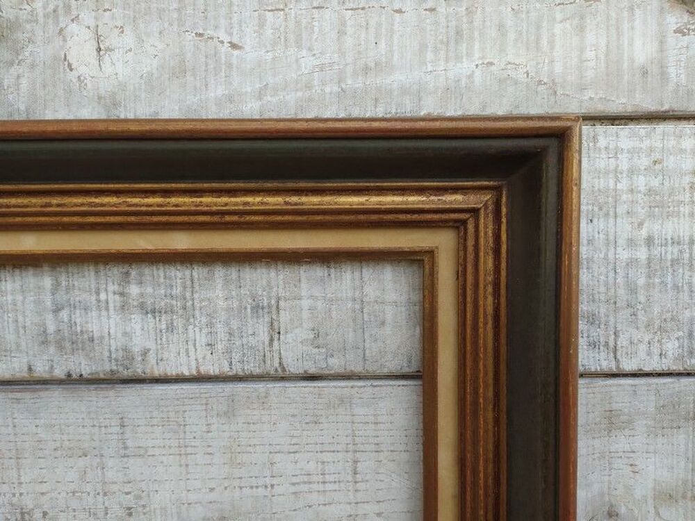 Cadre Bois Sculpt&eacute; Format 8F Patine Vert Fonc&eacute; et Dor&eacute; Décoration