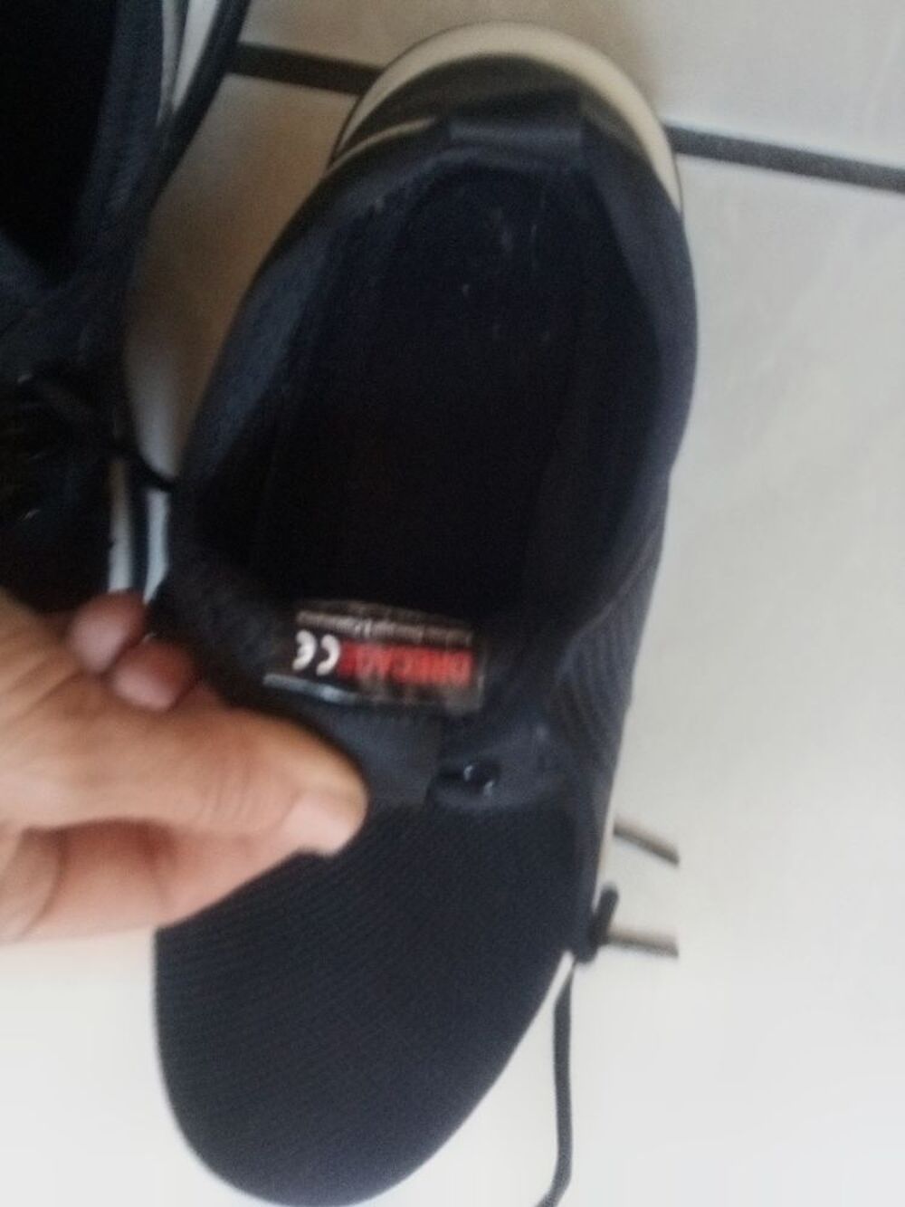 Chaussures de s&eacute;curit&eacute; basses , style baskets T 38 Chaussures