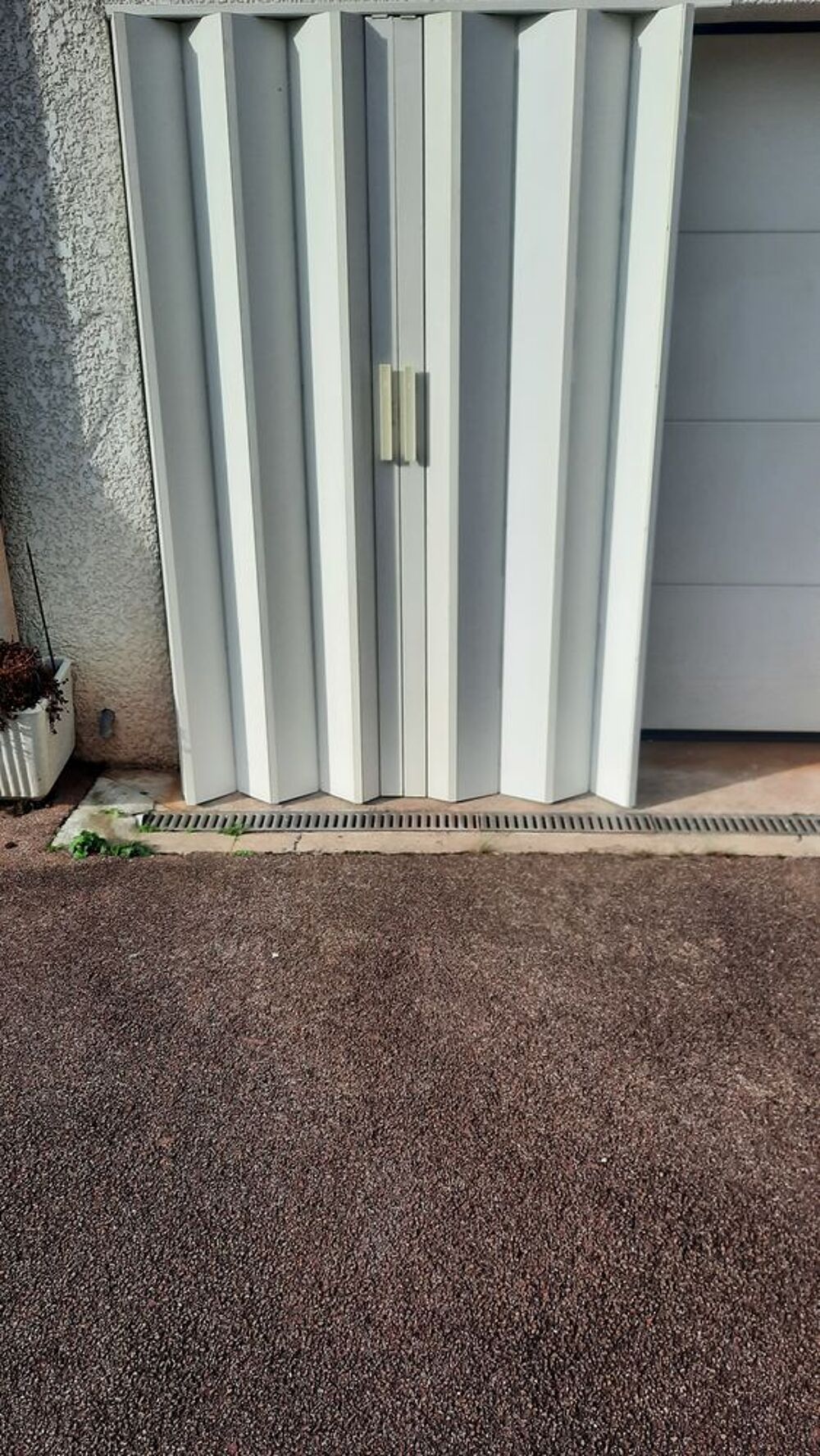 Description
Double porte accord&eacute;on en bois blanc
Bricolage
