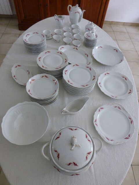 SERVICES DE TABLE et A CAFE en PORCELAINE 150 Croix-Chapeau (17)