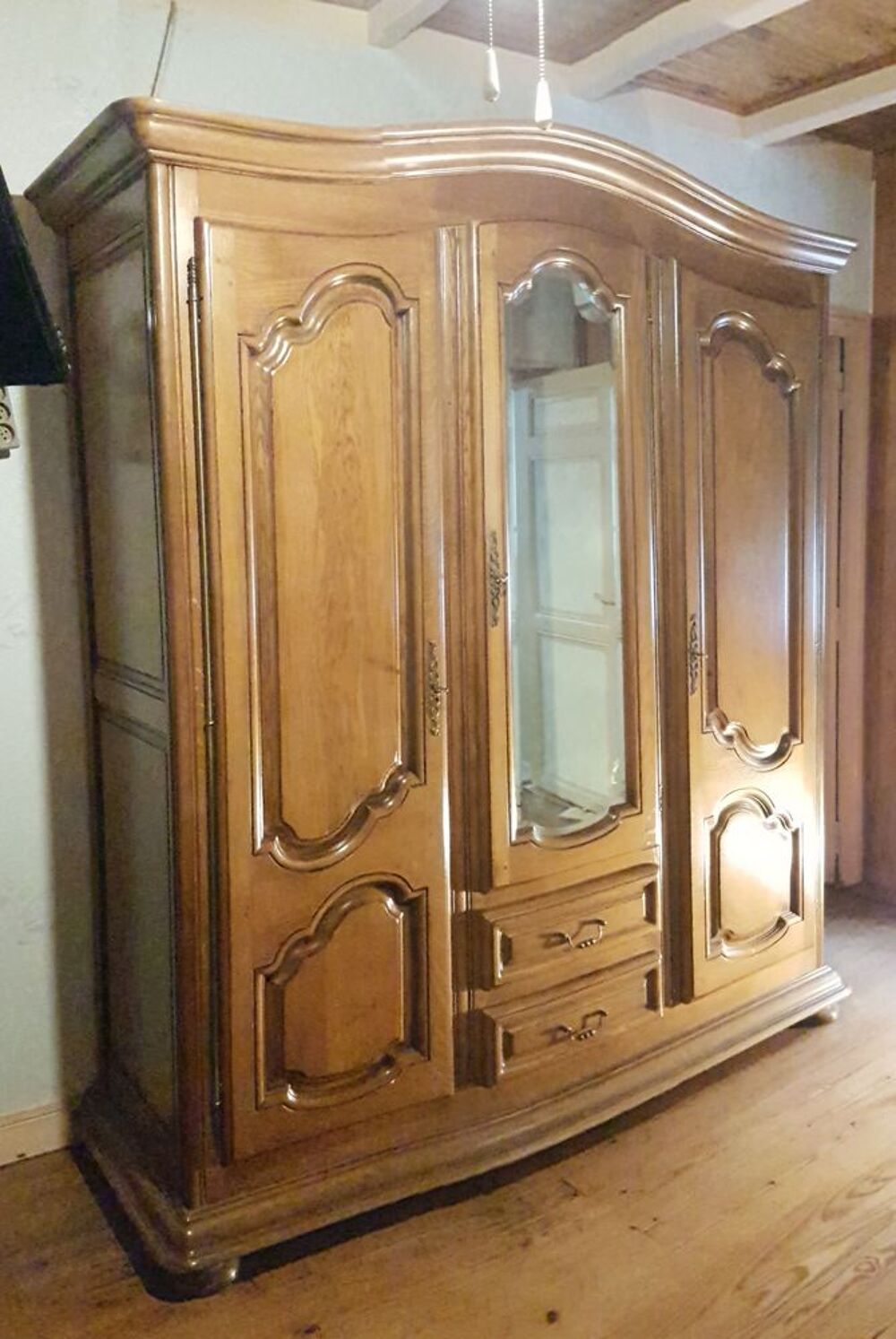Armoire en ch&ecirc;ne massif (&eacute;tag&egrave;res/tiroir/penderie) Meubles