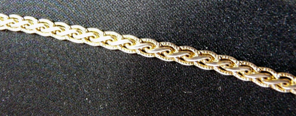 Collier Ras-de-Cou en M&eacute;tal Dor&eacute; &agrave; motifs travaill&eacute;s - 90's Bijoux et montres