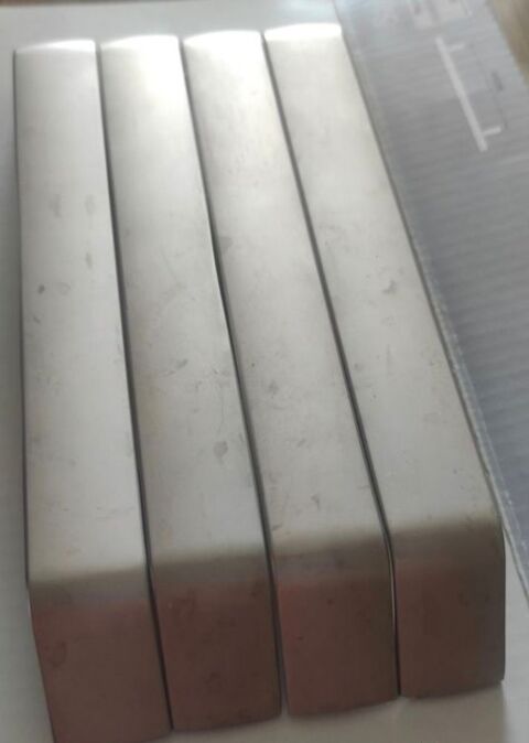 Poign�es de placard chrom�es 4 Mers-sur-Indre (36)