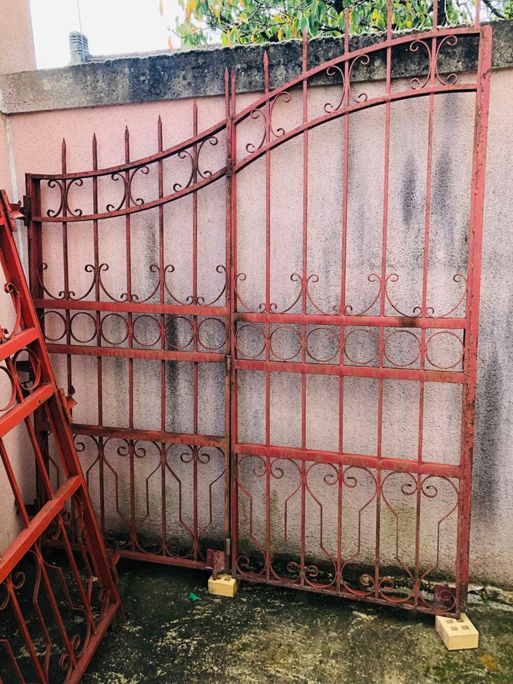 Particulier portail neuf en fer forg&eacute; fait par un artisan ferronnier Bricolage