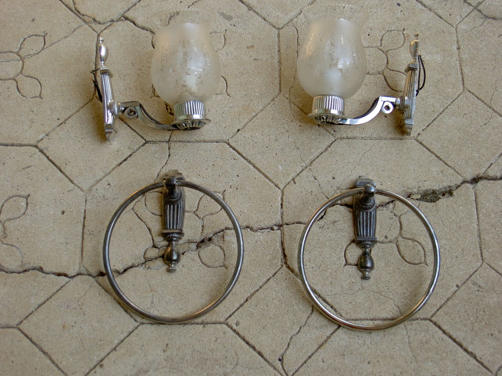 ENSEMBLE SALLE DE BAINS PORTES SERVIETTES APPLIQUES ET GLACE Décoration