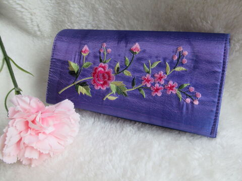 Portefeuille brod� violet - style asiatique 6 Livry-Gargan (93)