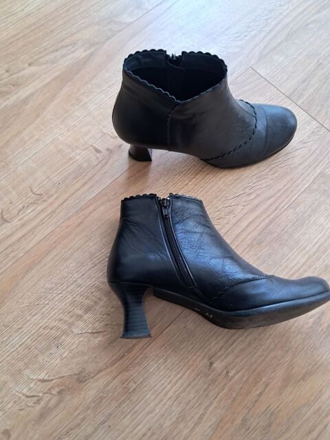 BOTTINES NOIRES CUIR POINTURE 39 BON ETAT Clichy (92)