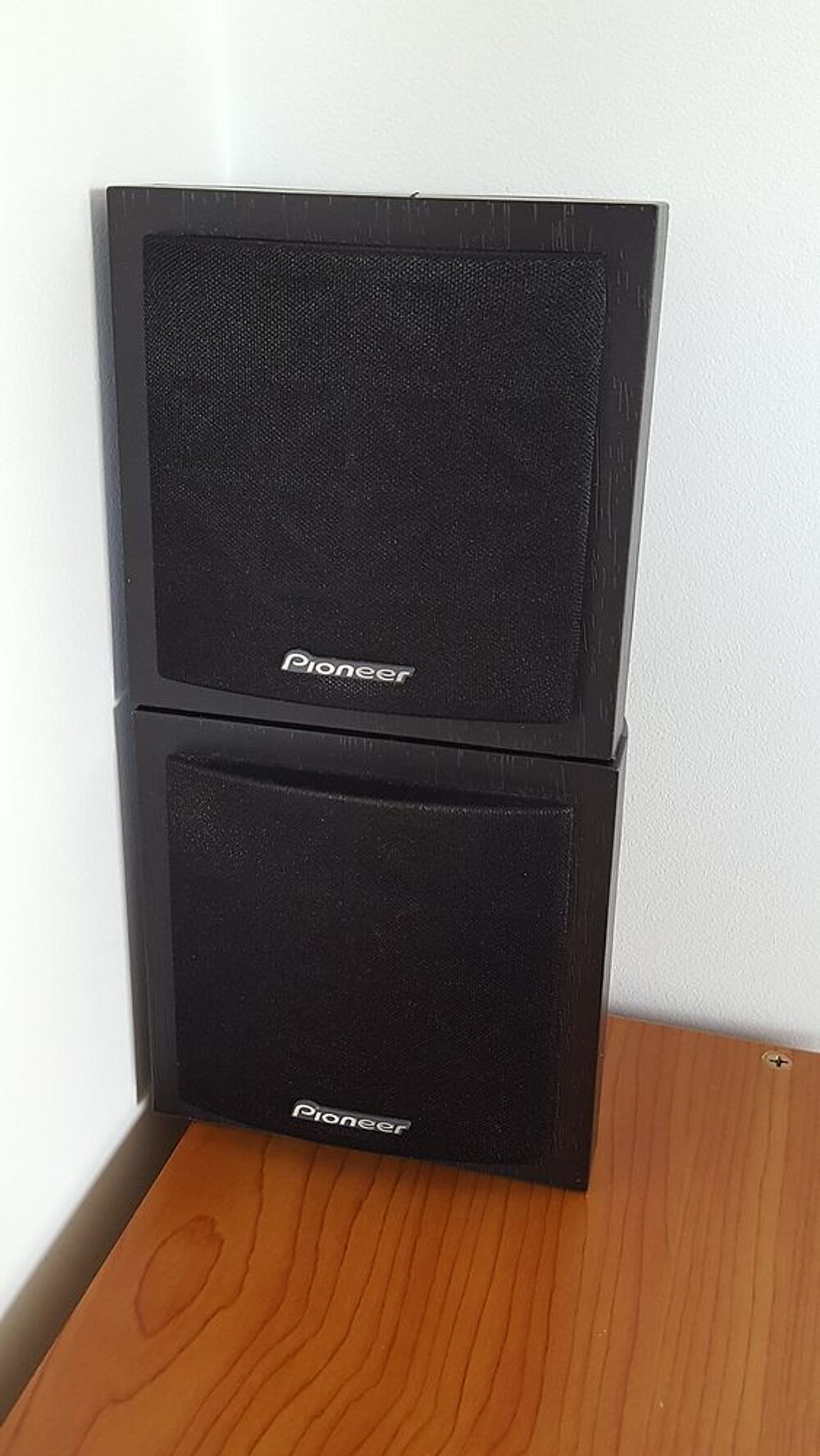 Enceintes Home Cin&eacute;ma + pieds pour enceintes Audio et hifi