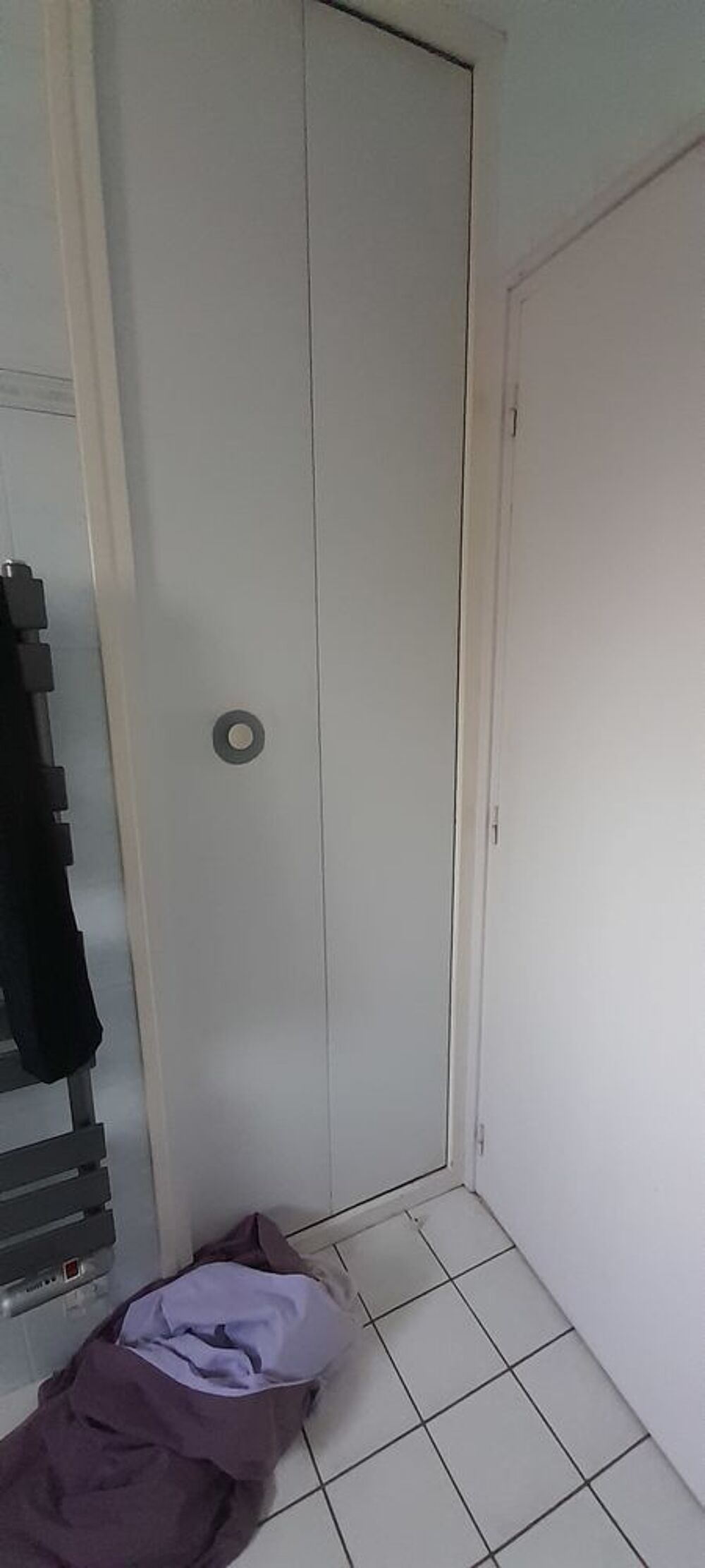 Salle de bains compl&egrave;te avec WC et lave mains Meubles