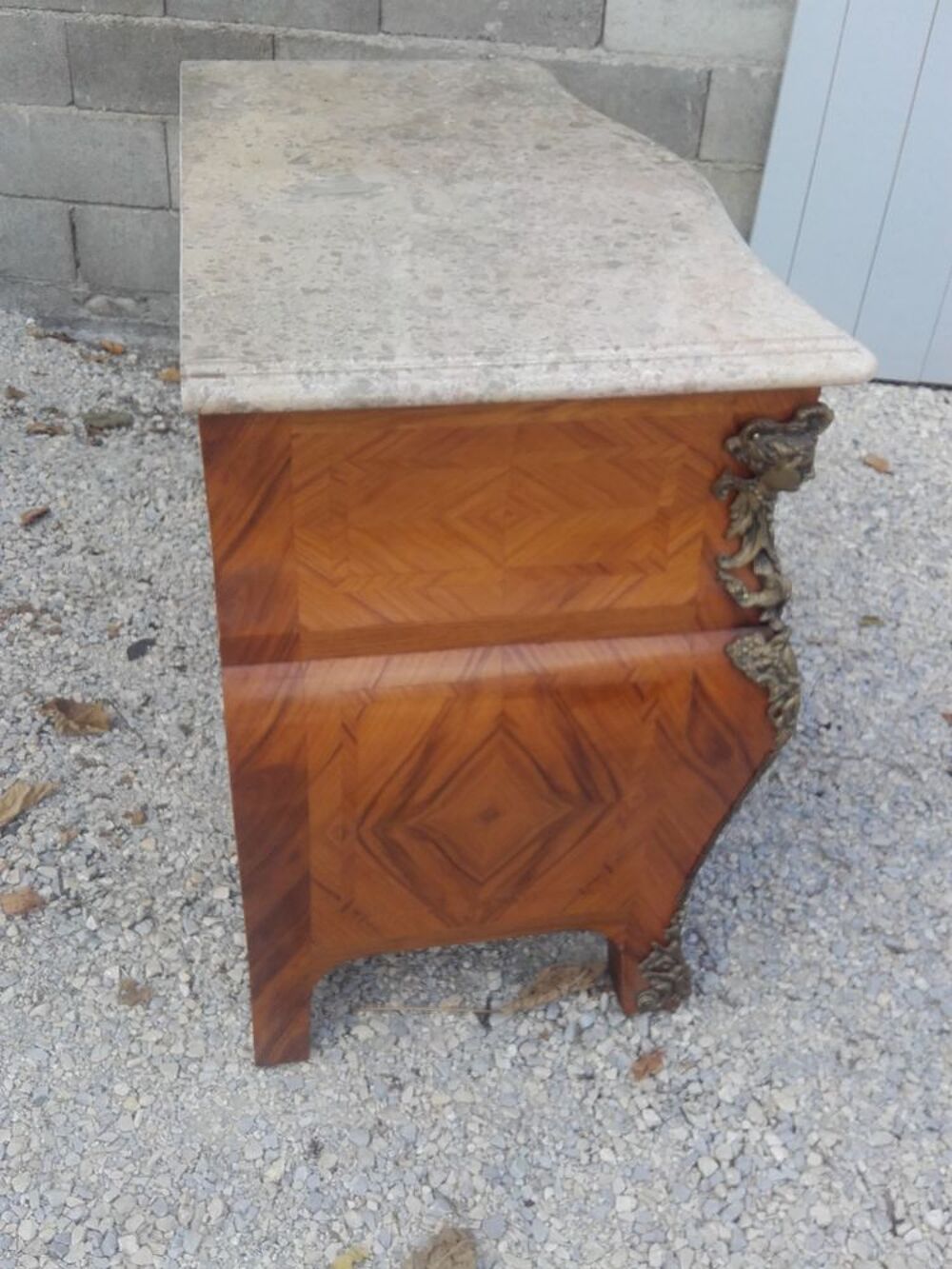 superbe commode Bordelaise en marqueterie. Meubles