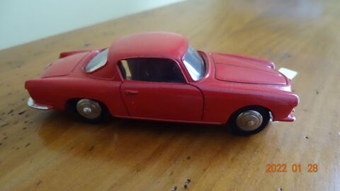 DINKY TOYS   COUPE ALFA ROMEO 24J 33 Bar-le-Duc (55)