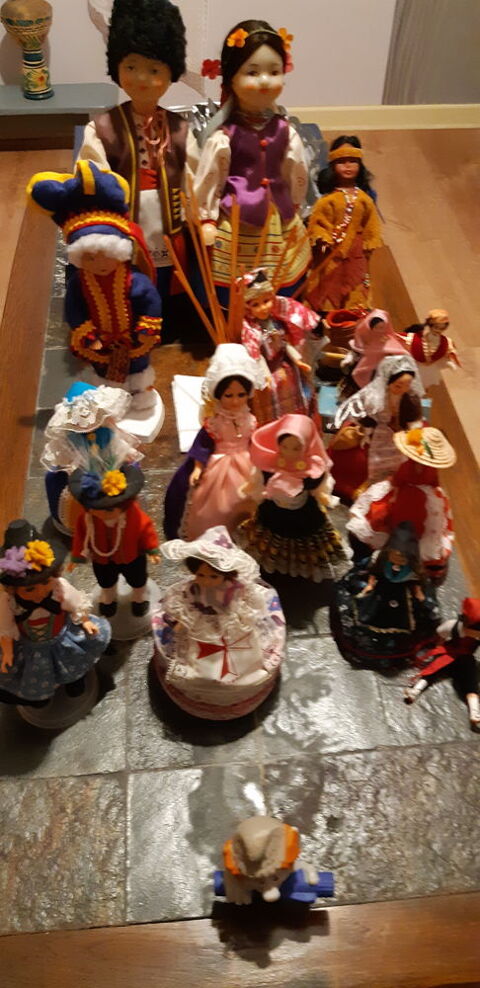 DIVERS POUPEES DE COLLECTION 8 Chivres-Val (02)