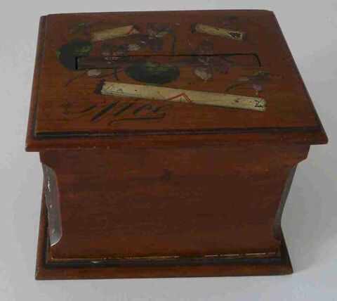 Bo�te � fente en bois d�cor�e 50 Draguignan (83)