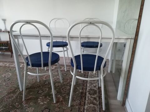 Table avec 4 chaises 100 Mantes-la-Jolie (78)