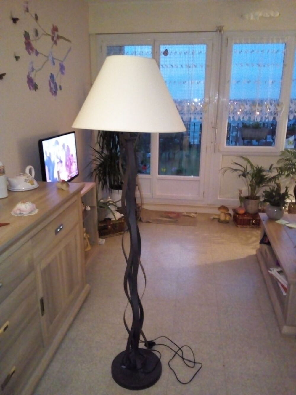 Lampadaire en fer forg&eacute; Décoration