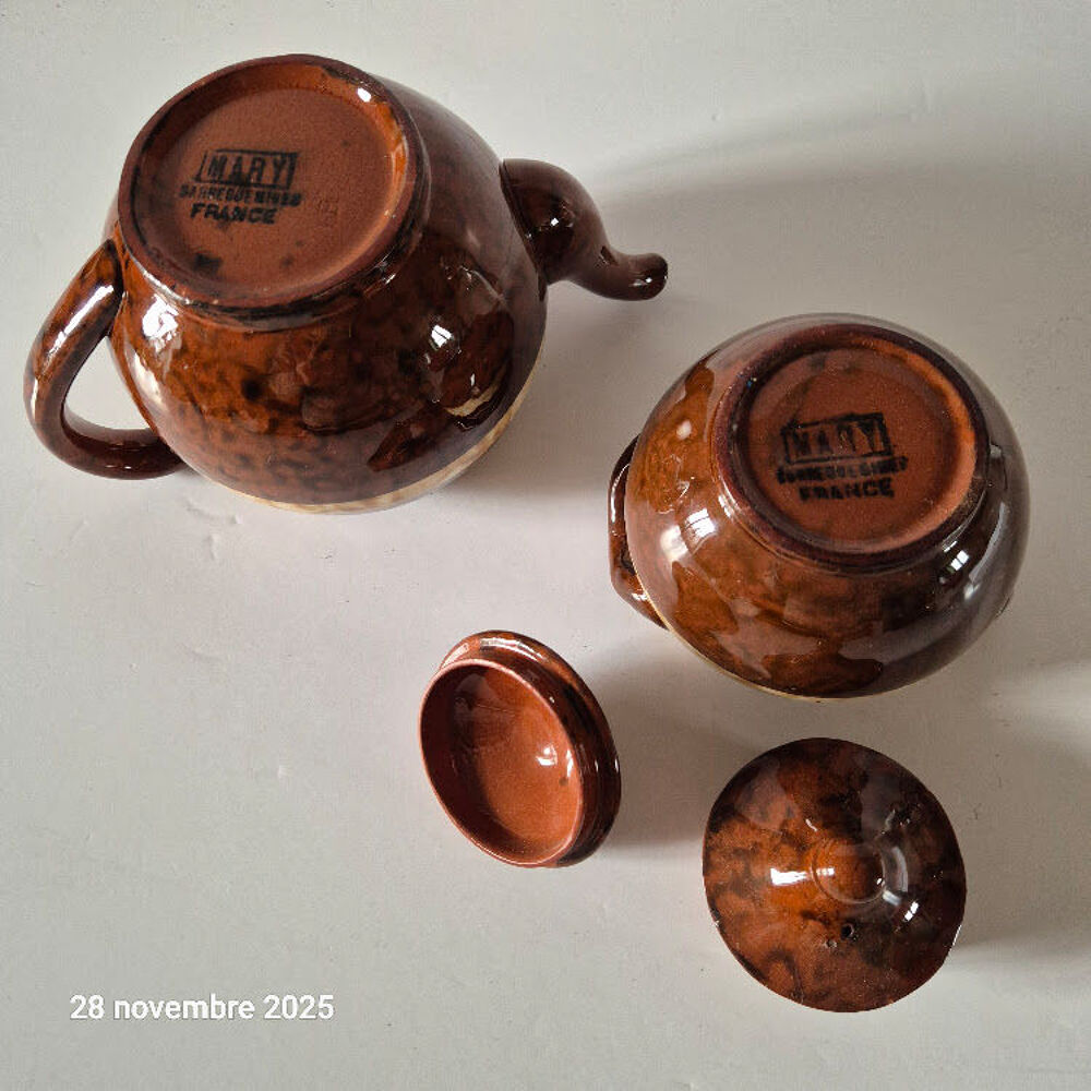petite th&eacute;i&egrave;re, cafeti&egrave;re, le titre de votre objet. Meubles