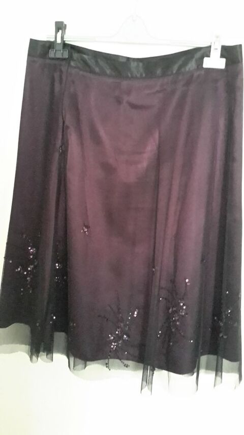 Jupe habill�e grenat 15 Tourcoing (59)