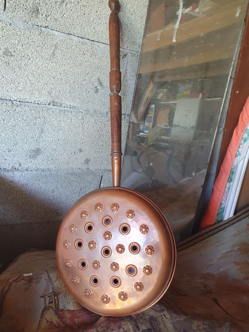 CHAUFFE LIT ANTIQUE AVEC MANCHE BOIS A CHARBON , BRAISE. Bricolage