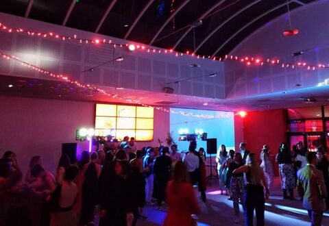 DJ, , sono, jeux lumières, vidéo-pro, fumée, laser, 0 29000 Quimper