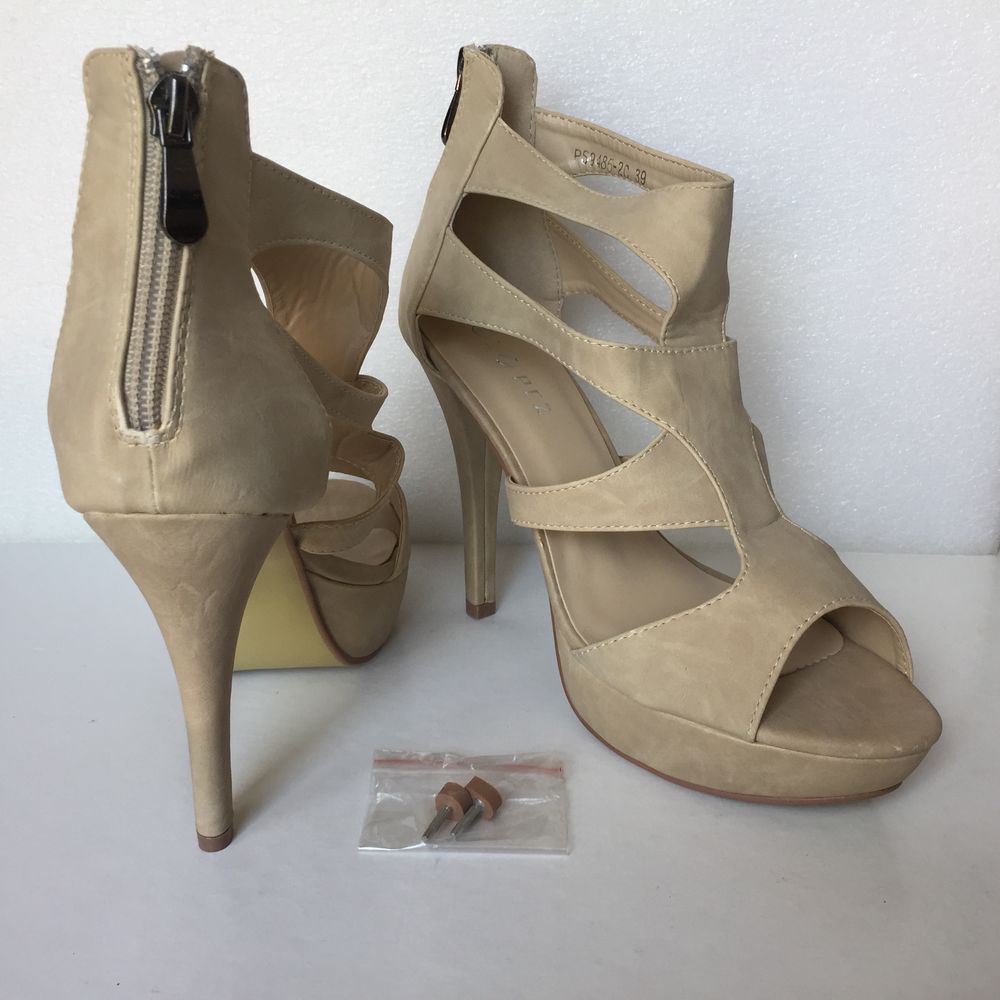 chaussures femme Beige Neuve pointure 39 Chaussures