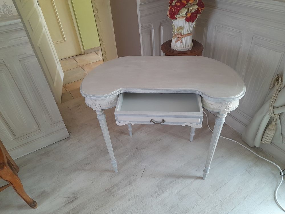 Table rognon style Louis XVI en parfait &eacute;tat Meubles