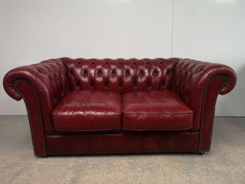 Canap chesterfield cuir rouge deux places 1400 Guclard (72)