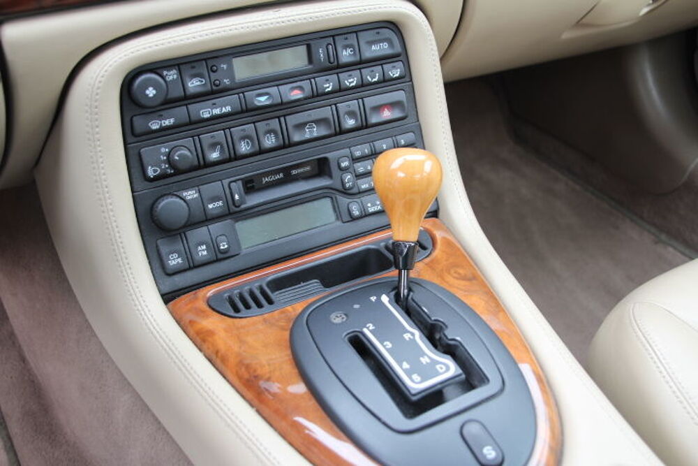 XK8 4.2i V8 2003 occasion 59310 Auchy-lez-Orchies