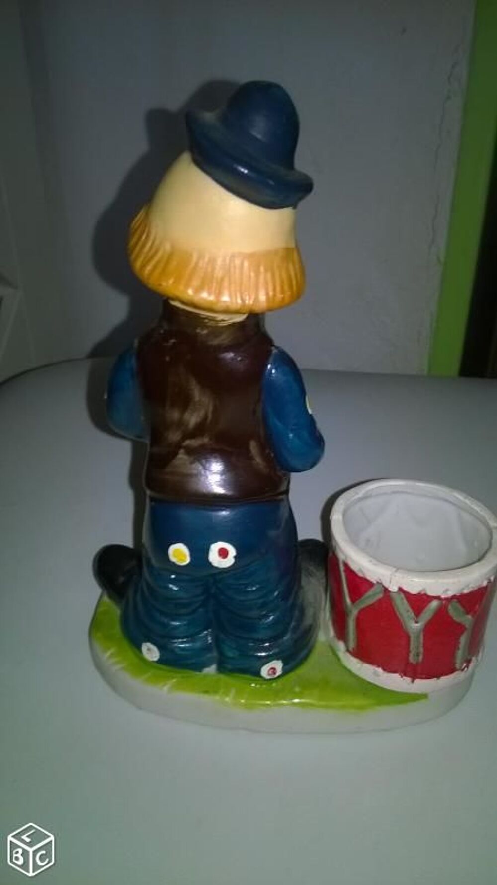 Clown musicien en c&eacute;ramique
Pour encens ou autres
18 cm 
