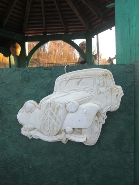 Sculpture, vhicule ancien Traction 48 Chteau-l'vque (24)