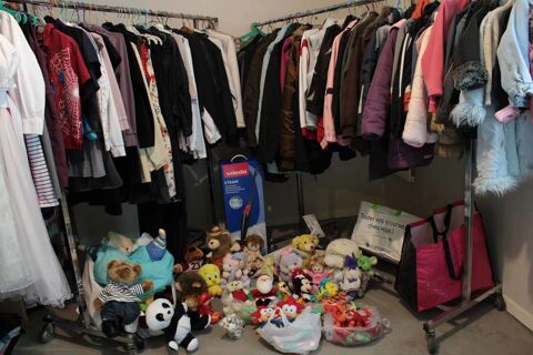 Énorme vide dressing et autres articles, sur rendez-vous 0 Bagnolet (93)
