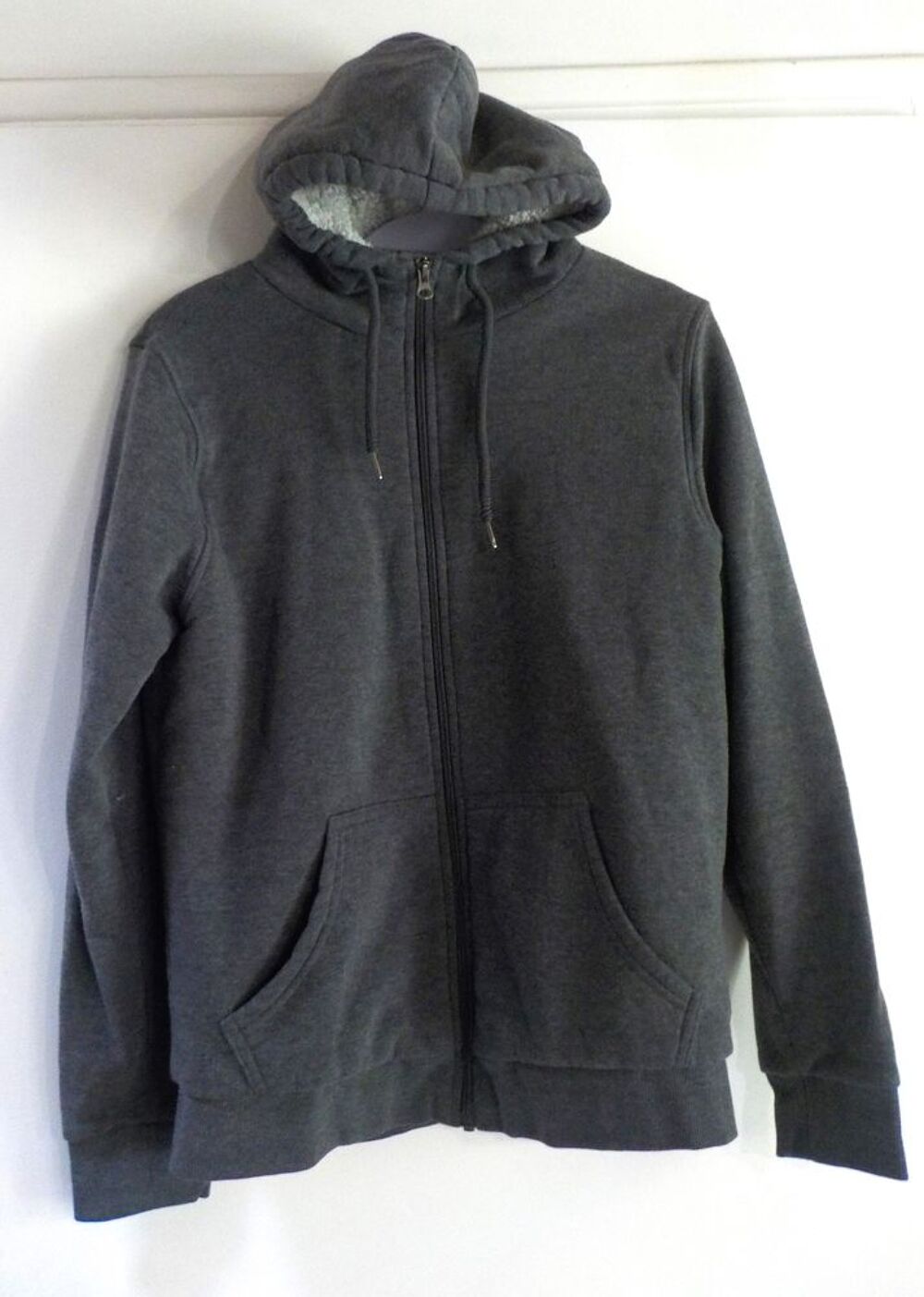 VESTE GRIS FONCE A CAPUCHE DOUBLEE POLAIRE Vêtements
