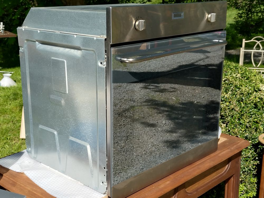 Four encastrable smeg pyrolise Electroménager