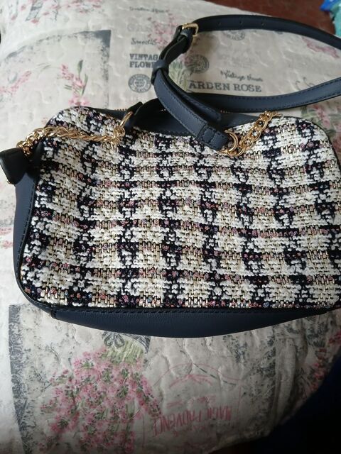 Sac GUESS 70 Marseille 6 (13)