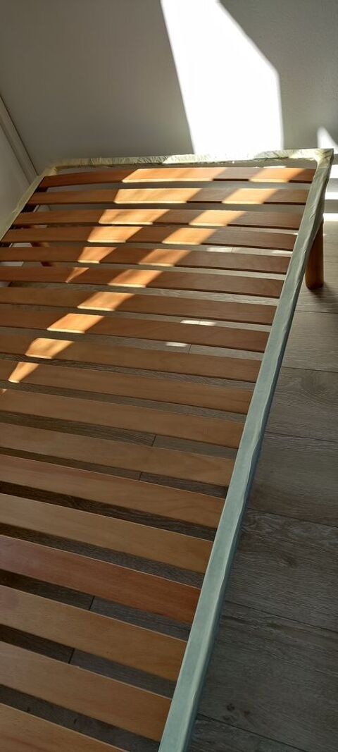 Sommier 90x190 avec lattes et pieds bois 22 Le Grau-du-Roi (30)