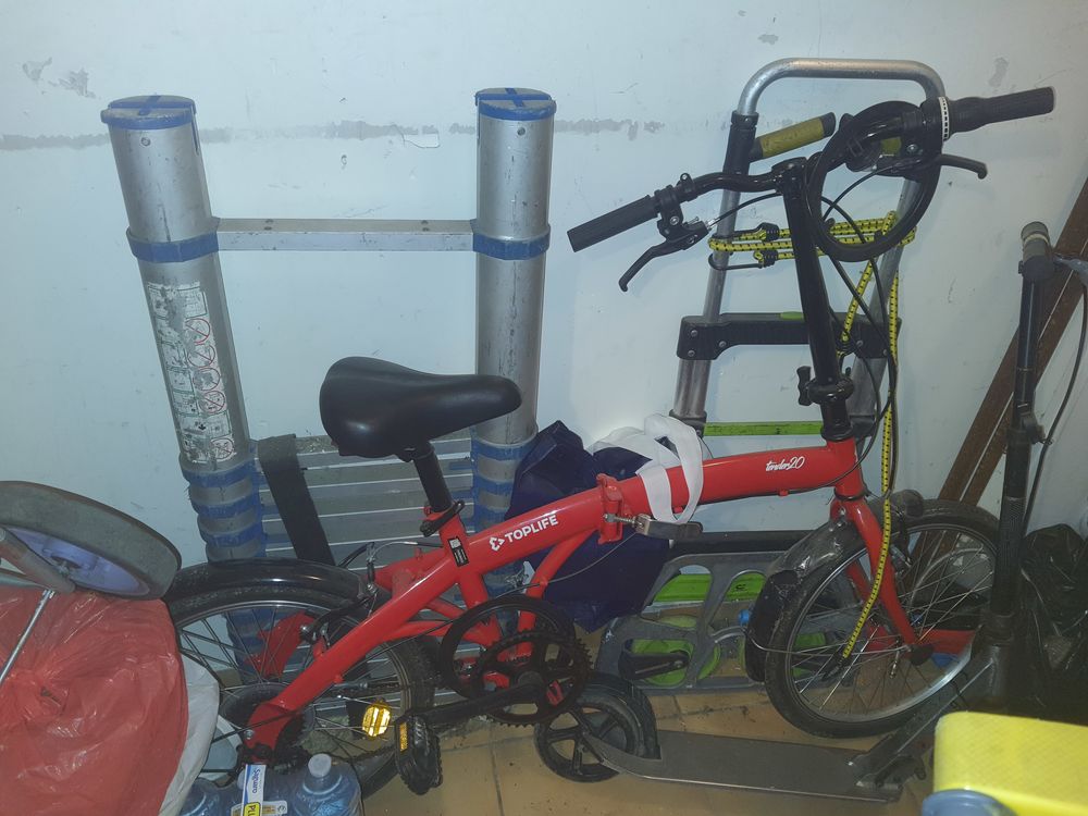 V&eacute;lo couleur rouge Vélos