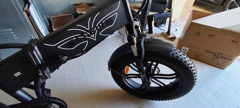 velo &eacute;lectrique pliable marque Engwe pro Vélos