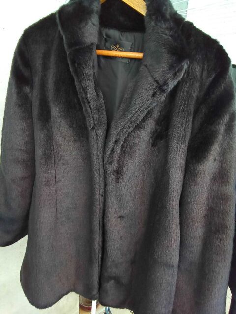 Veste courte taille M 20 Toulon (83)