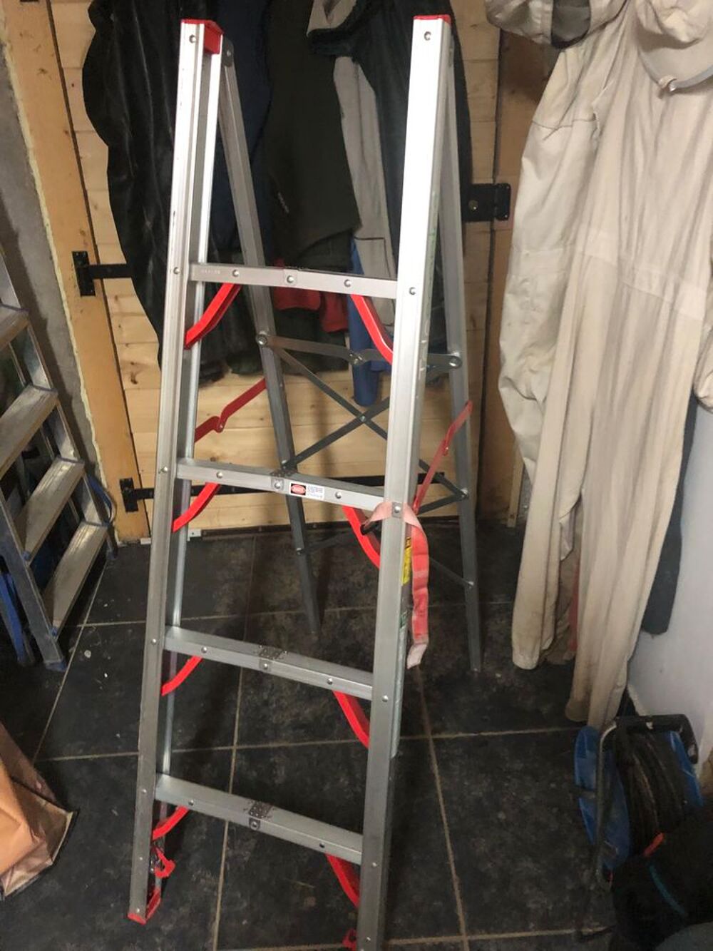 escabeau 4 marches pliable Bricolage