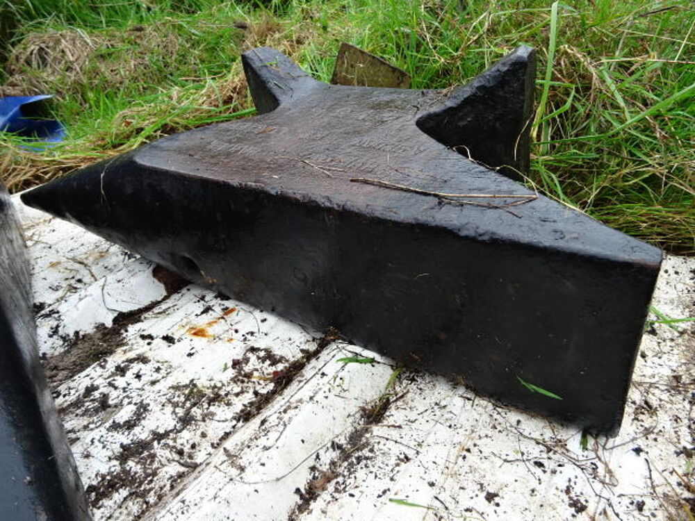 enclume de mar&eacute;chal ferrant ancienne dat&eacute;e 1869 Bricolage