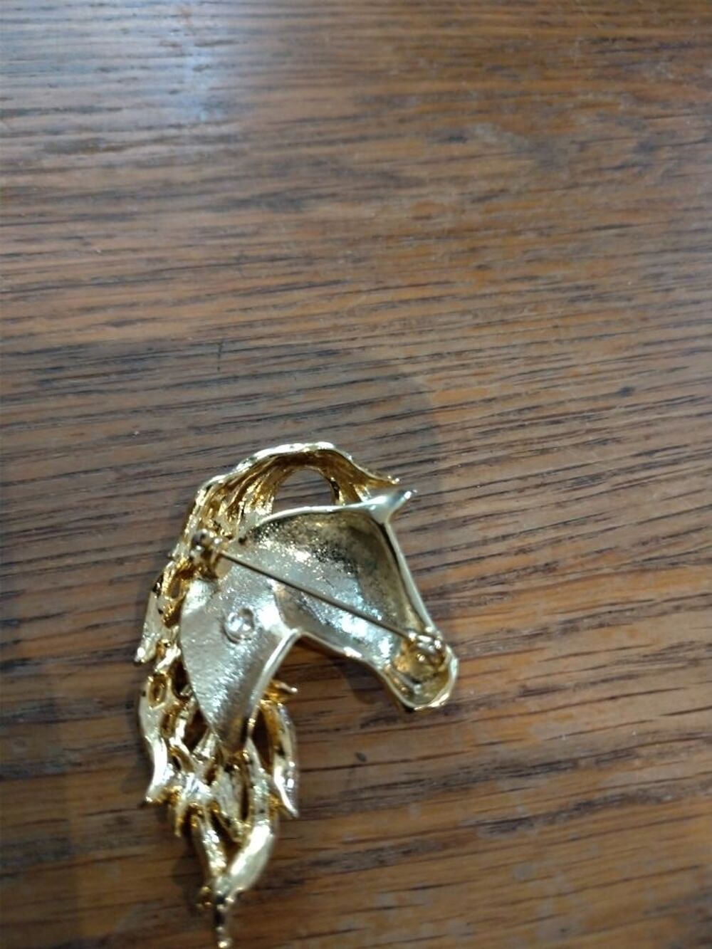 Broche dor&eacute;e cheval Bijoux et montres