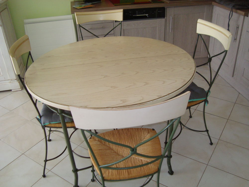 chaises et table Meubles