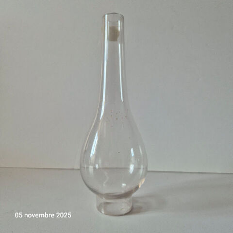 Verre ancien pour lampe � p�trole , grand mod�le,            Saumur (49)