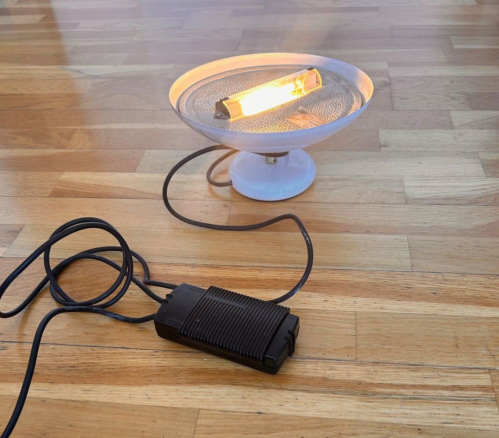 2 petits supports pour lampes halog&egrave;nes Décoration