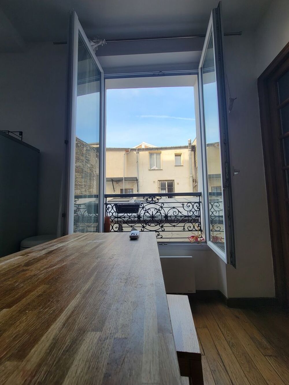 Vente Appartement Paris 75011 2 pièces de 32 m² avec cuisine ouverte et cave. Paris 11