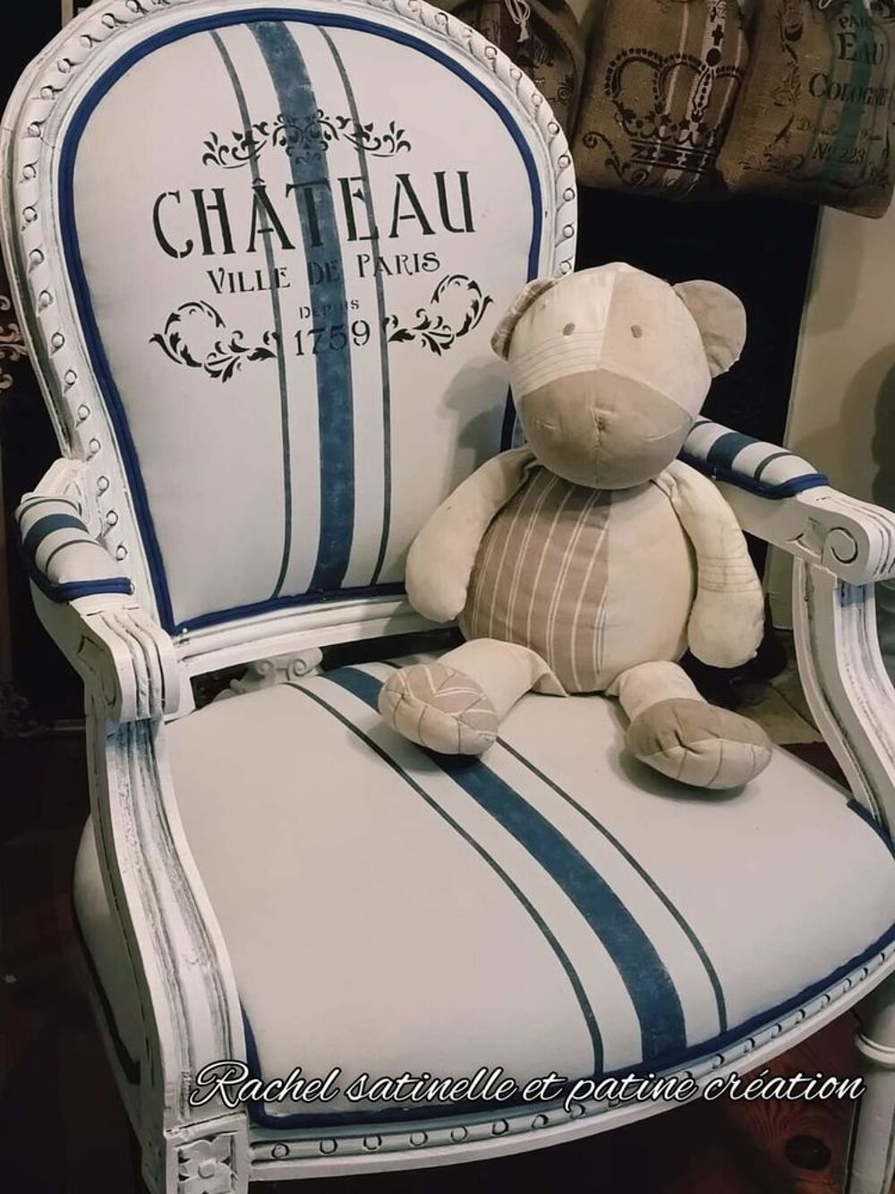 Chaises Vintage &agrave; Motifs Ch&acirc;teau Meubles