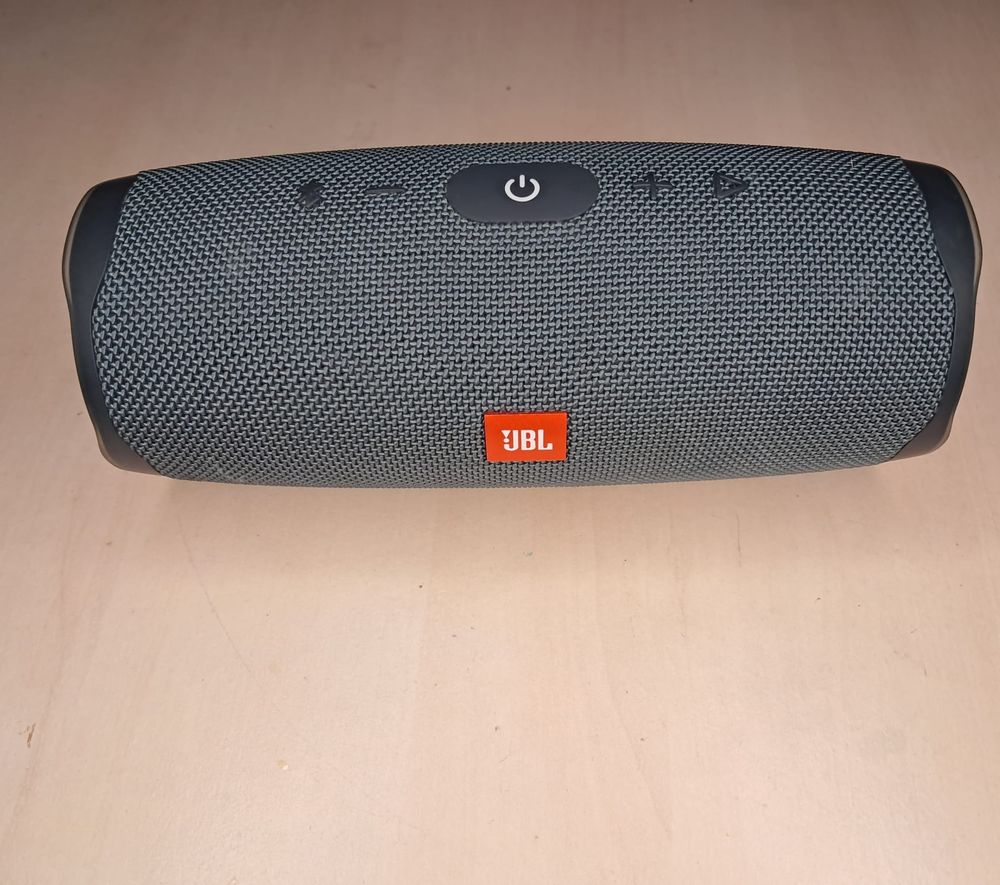 Enceinte JBL Charge Essential 2 ? bo&icirc;te, notice, housse Audio et hifi